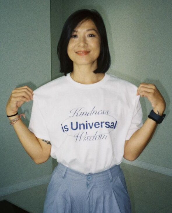 White Tshirt Oversized - Kindness is Universal